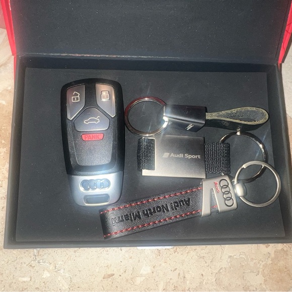 1 AUDI KEYFOB,3 KEY CHAINS, 1 Audi RED BOX, 1 Audi BOOKLET WALLET - Picture 2 of 14